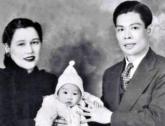 传奇巨星李小龙的死亡之谜,李小龙传奇死亡前兆