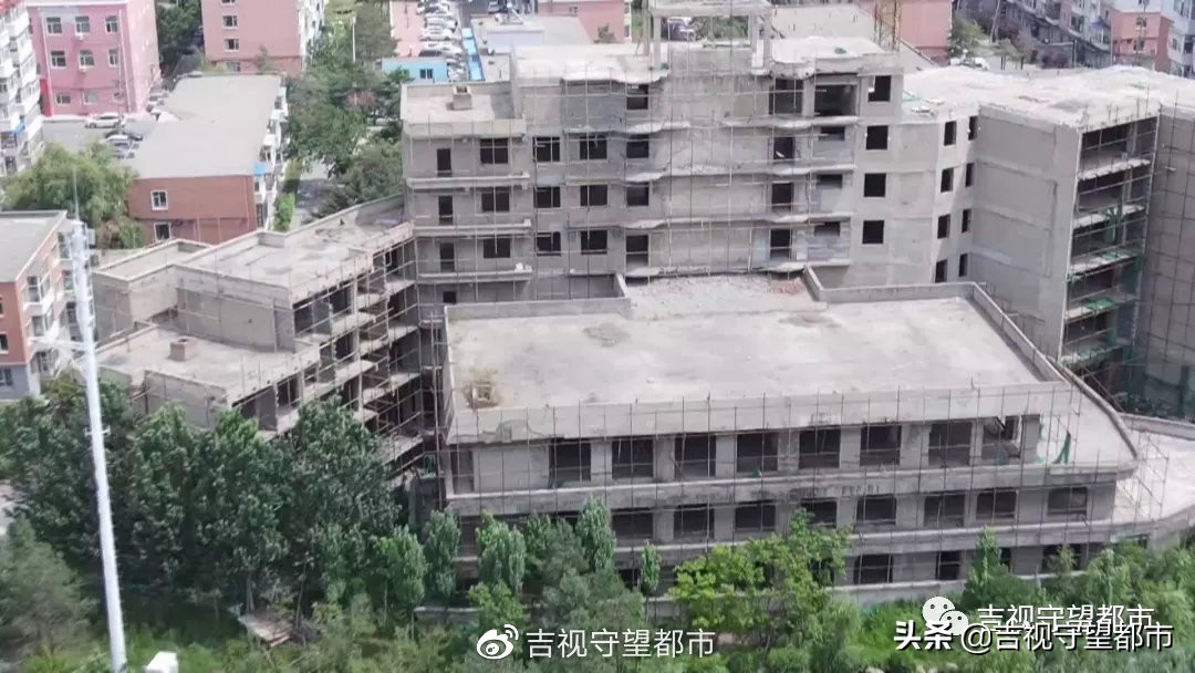 长春南湖旁边的烂尾楼,长春南湖船楼荒废事件