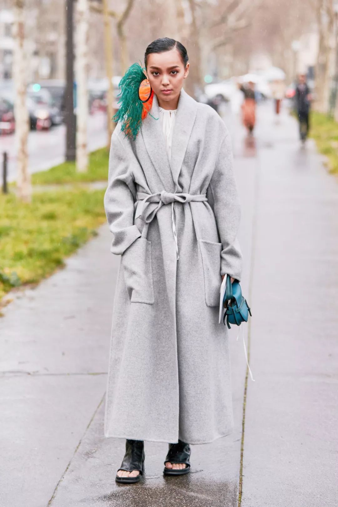 毛呢大衣怎么穿才减龄有范不老气,今年流行短羊绒大衣最佳搭配