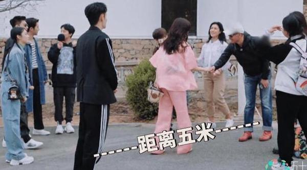 《五十公里桃花坞》成社恐人灾难现场！尴尬的脚指头扣出三室一厅