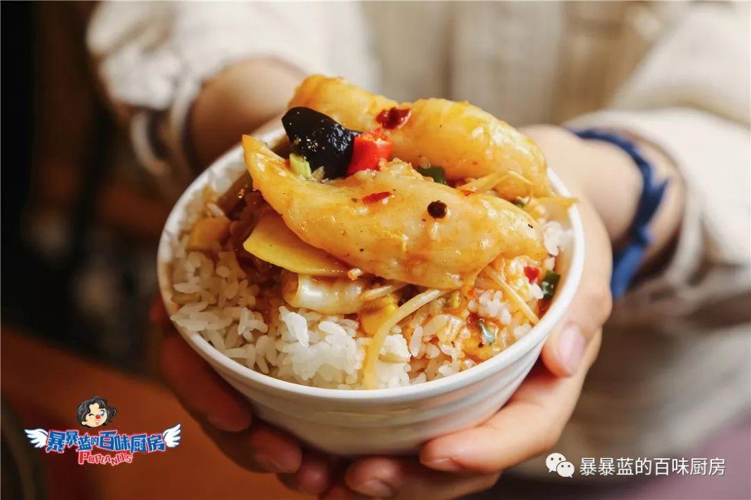 一到饭点店里就坐满了人,一到饭点全是食客