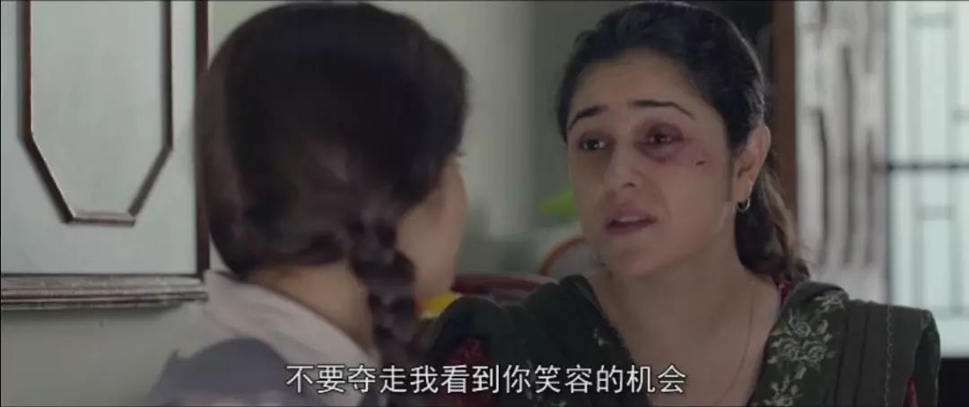 阿米尔汗神秘巨星电影截图,阿米尔汗神秘巨星解说