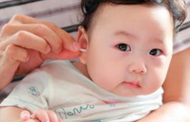 为什么婴儿耳朵上有疙瘩,为什么医生说婴儿耳朵小