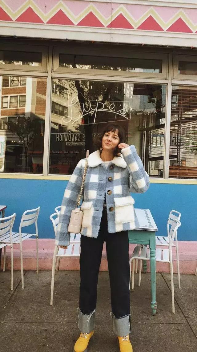 人手一个的毛巾包为什么魅力这么大?今年秋冬,大家都喜欢毛多的