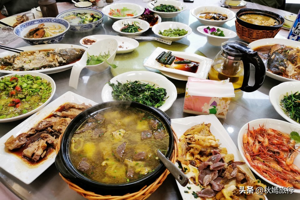 在常熟乡镇饭馆聚餐,12人20多道菜,菜肴酒水共1200元,值不值?