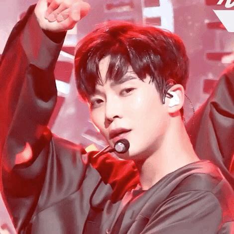 《偶像运动会》路云不会Wink睁着双眼射箭，依旧能正中红心