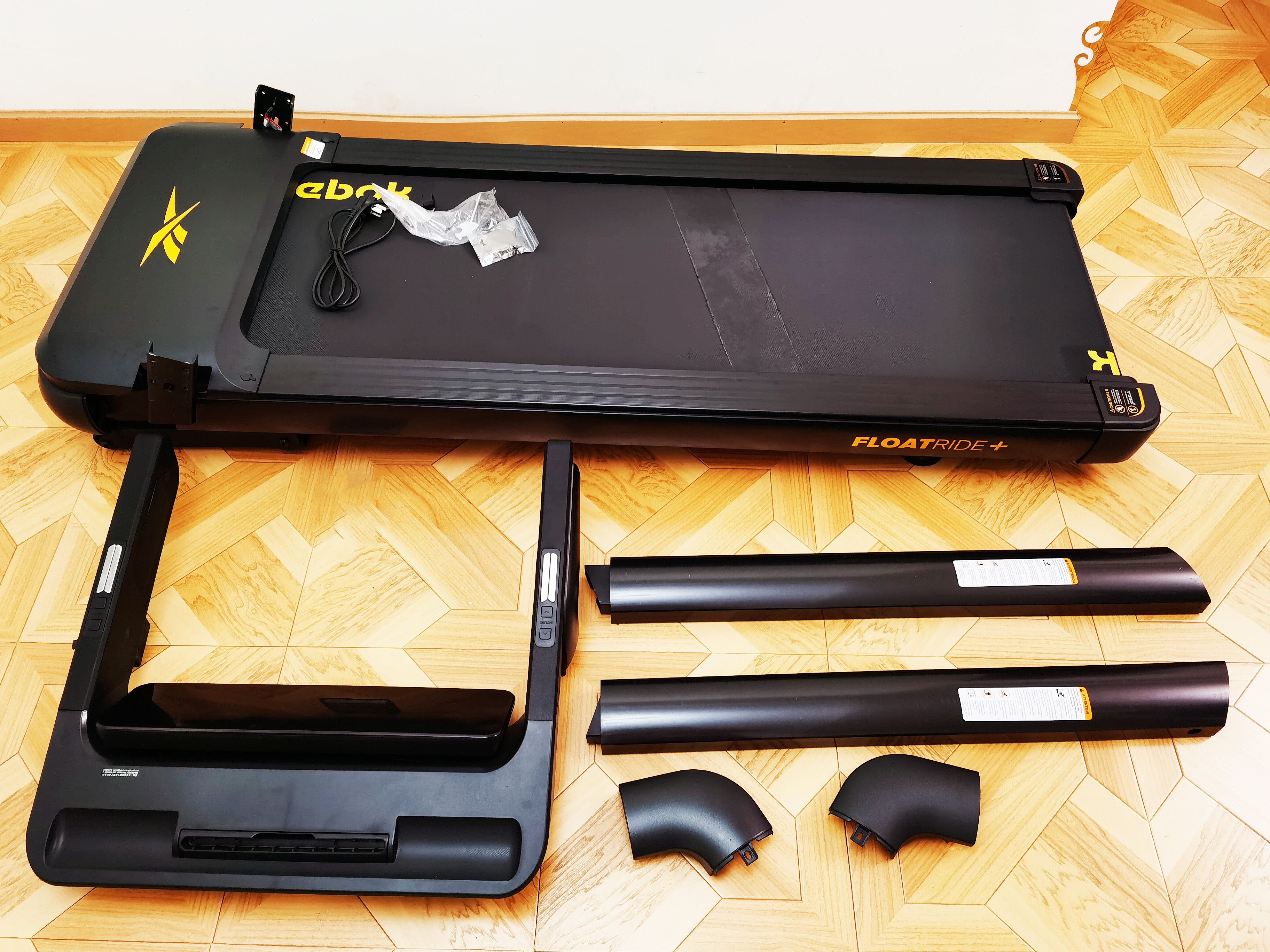 跟着小姐姐一起锻炼,跑步机推荐家用锐步