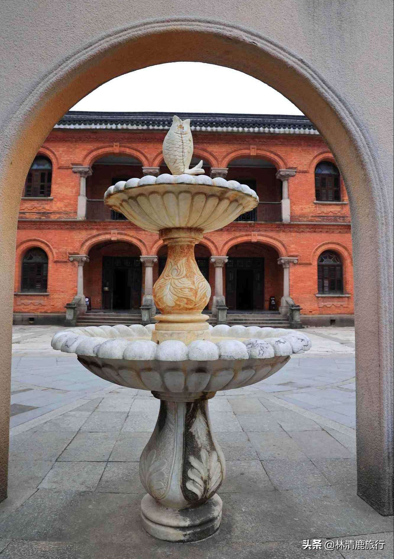 娓呮湯鏈夊悕鐨勫瘜浜屼唬,鏄庢竻缃戠孩寤虹瓚