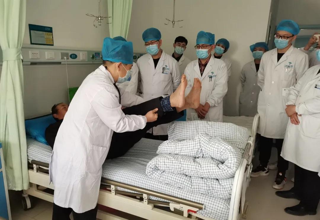 带教查房给年轻医师带来新感悟:纸上得来终觉浅,绝知此事要躬行