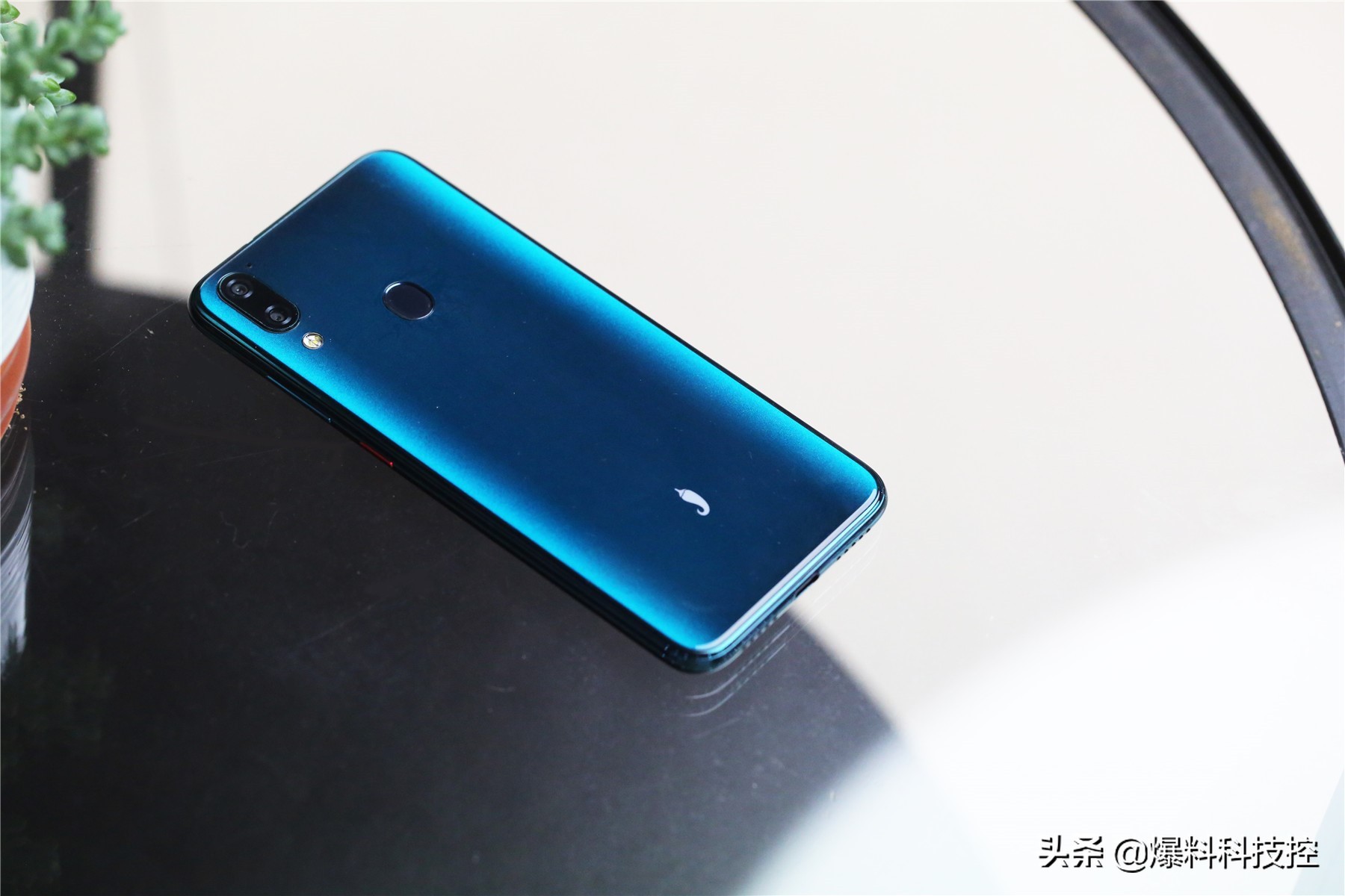 小辣椒红辣椒7x尊享版手机开箱,红辣椒7x开箱测评