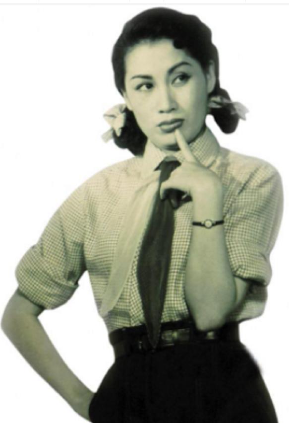 1988年，人大会议上*小平邓**正要抽烟，收到陌生纸条：请你不要吸烟