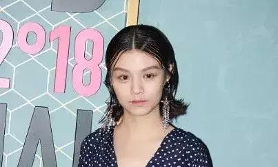 辛芷蕾发型是剪出来还是烫出来的,辛芷蕾的发型剪出来的效果