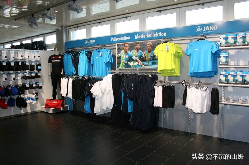 耐克品牌历史,运动品牌阿迪达斯发展历程