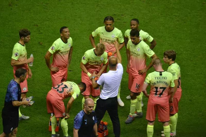 观球手记炎炎夏日在家门口感受狂热英超，我在，就是主场