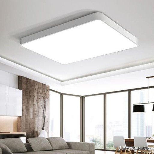 什么客厅吸顶灯好看又有高级感,简约风格的客厅适合用什么吸顶灯