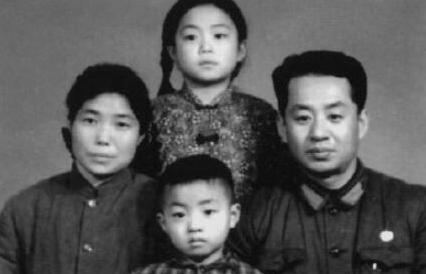 37针不打麻药，翻开皮肉剔除毛囊，做变性手术的金星曾有多痛苦？