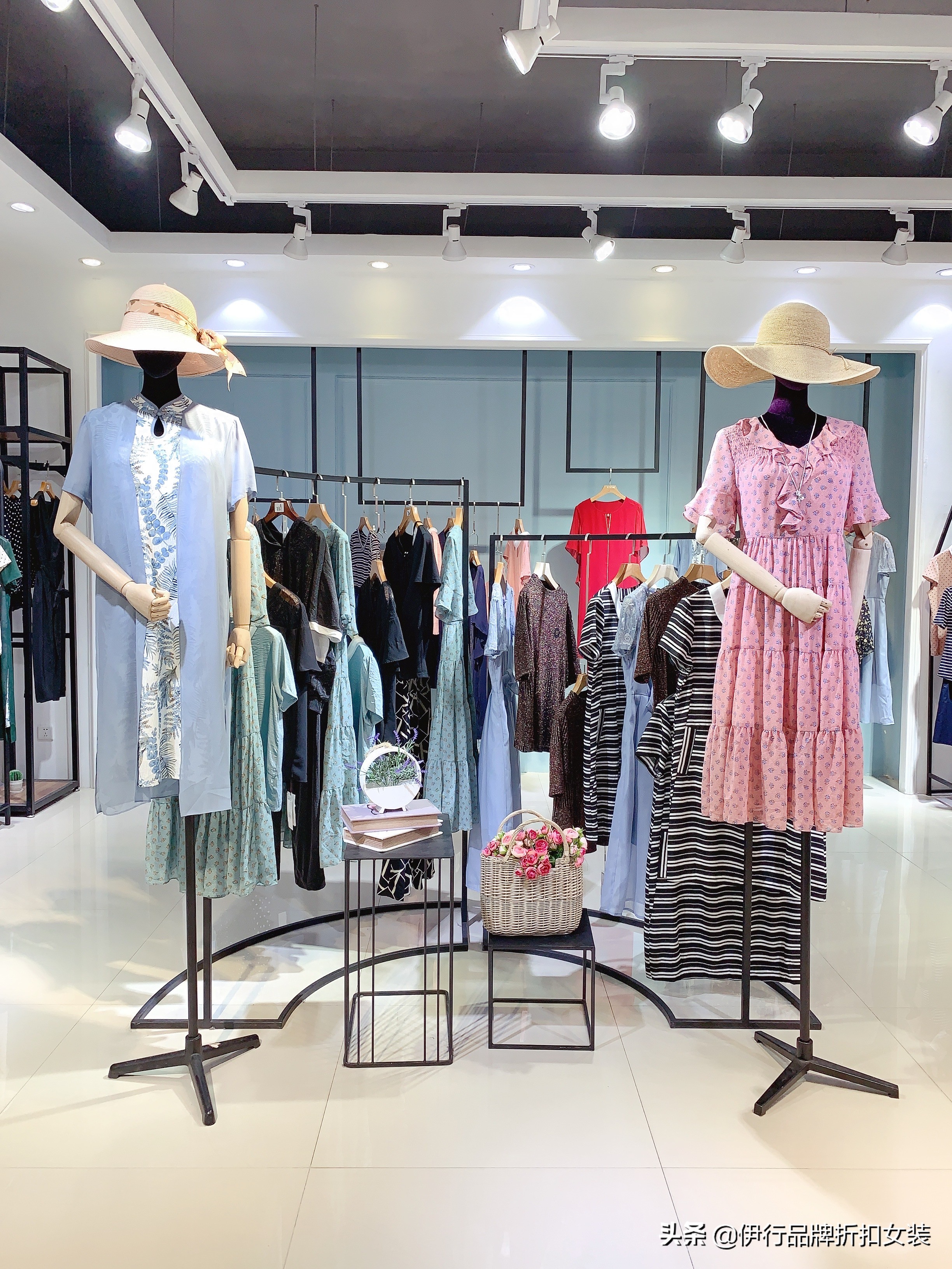 专柜撤柜后的女装都去哪了,下架撤柜的女装运动套装