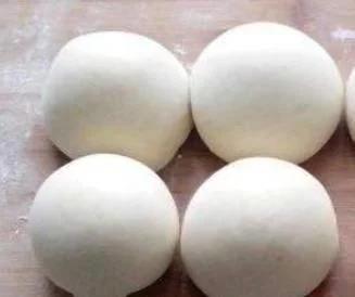 蒸馒头发面没有酵母的技巧,蒸好的酵母馒头为啥自己会回缩