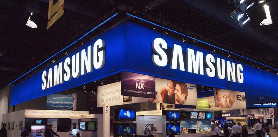 三星翻盖式折叠屏,三星折叠翻盖式手机老款