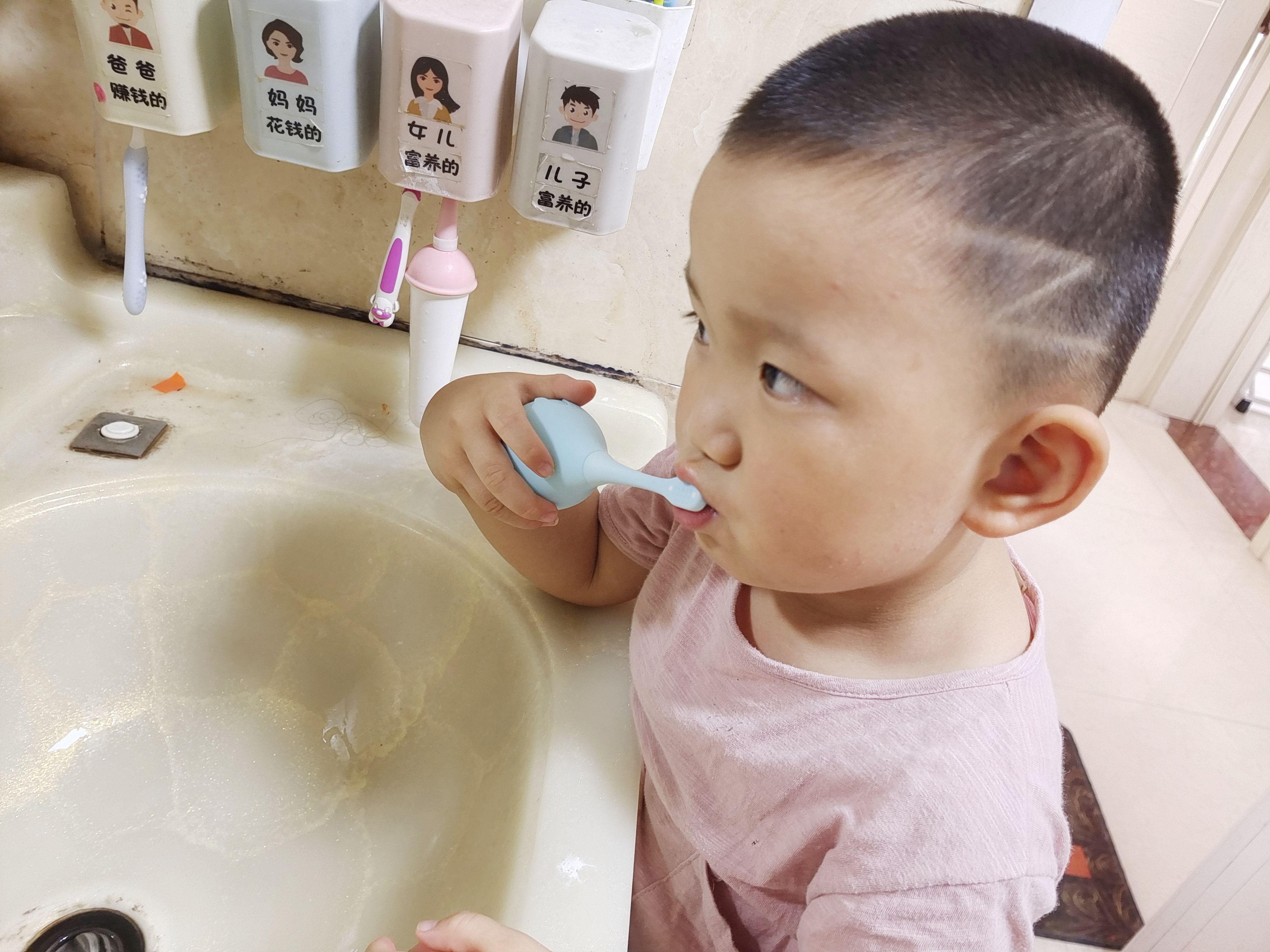 从兴趣上吸引孩子,这2款儿童电动牙刷能让孩子养成爱刷牙好习惯