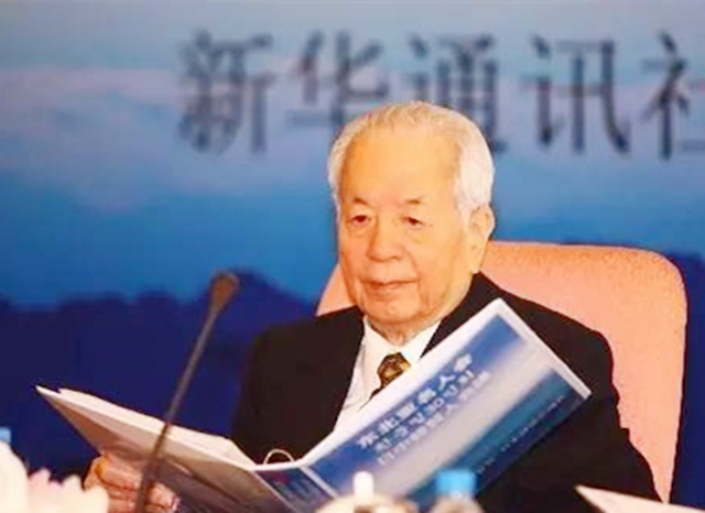 1982年,外长*其琛钱**说了几句话,引起了国际上的剧烈反响