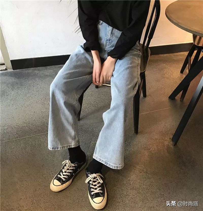 新款夏季阔腿牛仔裤穿搭复古风,秋冬窄版阔腿牛仔裤搭配