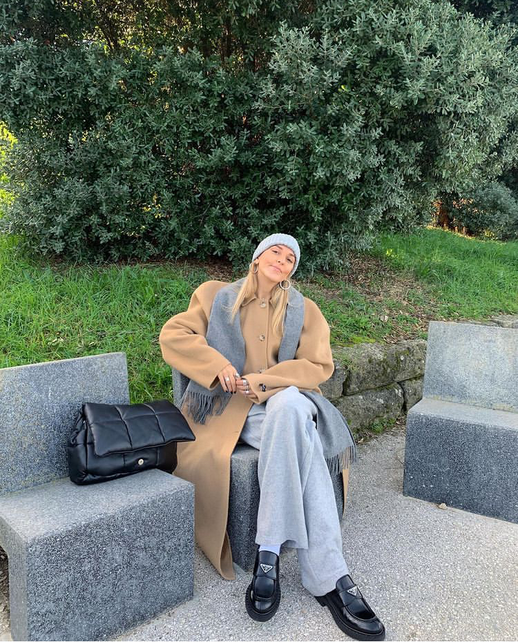 收起你的白球鞋,今年最流行的鞋子洞洞鞋