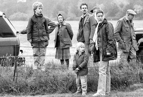 涓婅嚦甯濈帇灏嗙浉涓嬭嚦骞虫皯鐧惧,鑻卞浗鐨囧鍝佺墝barbour