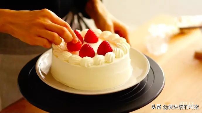 邱莹莹同款草莓奶油蛋糕，基础戚风胚，徒手脱模剖片及抹面挤花
