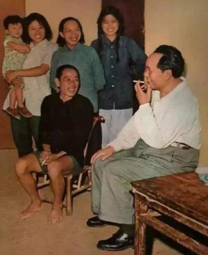 1945年重庆谈判，毛*东泽**停烟8小时，老蒋听闻：此人不可小视