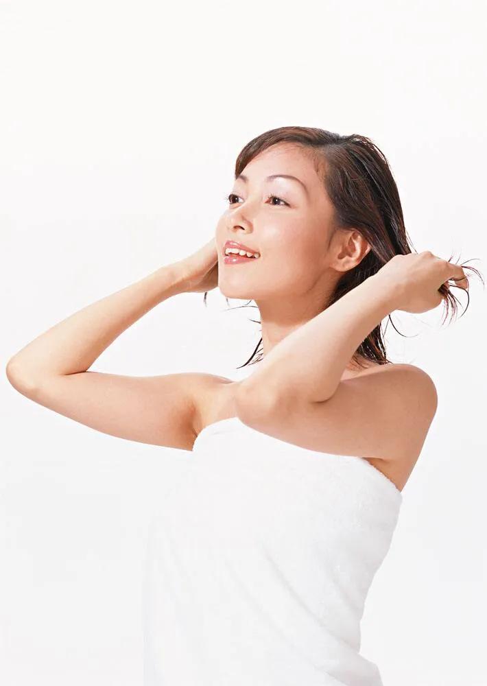 洗个热水澡再发汗,洗个热水澡好多了