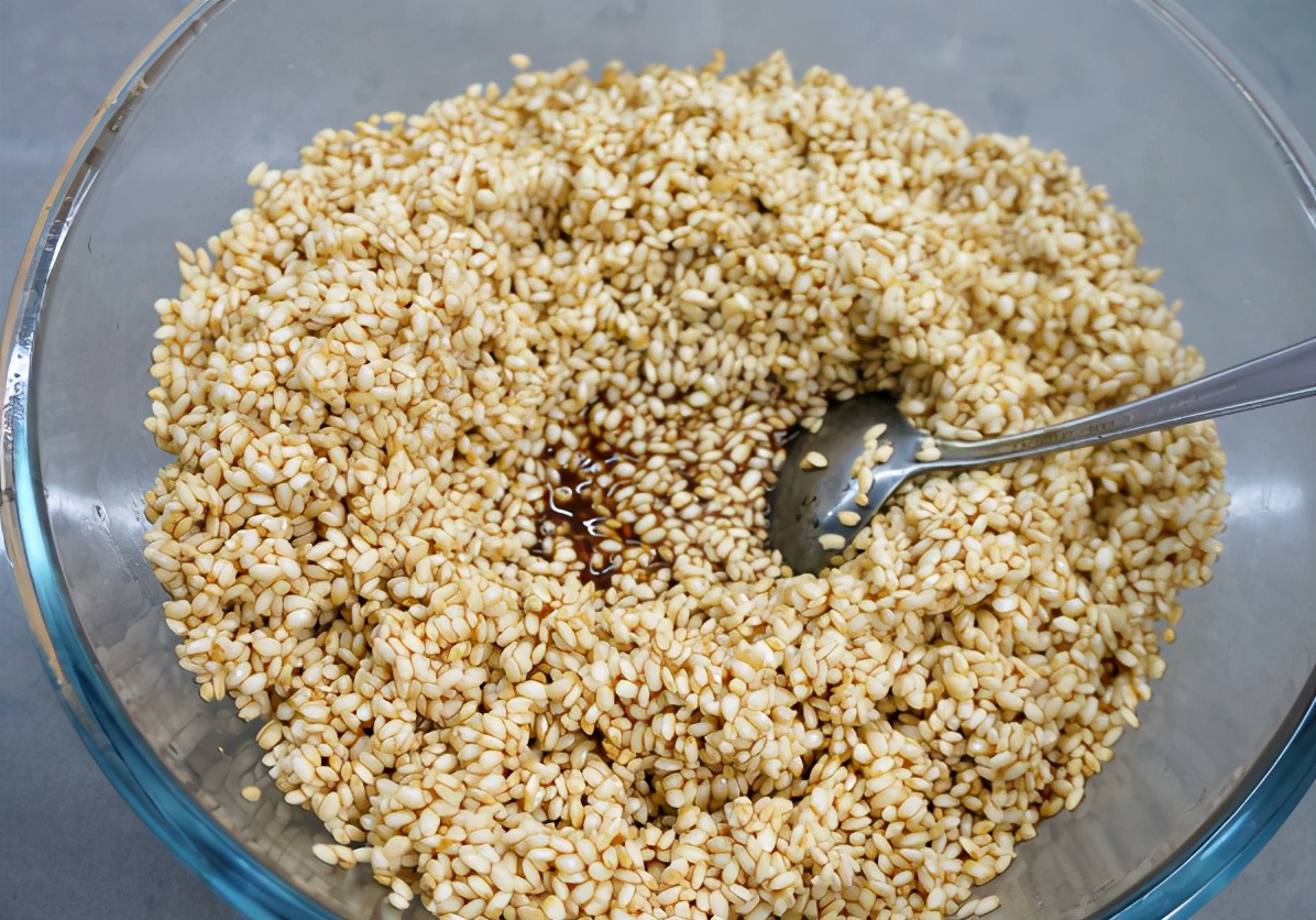 肉香粽子的家常做法,肉香蛋黄粽子