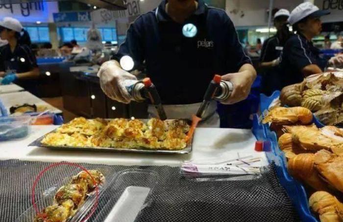 在日本没人买，转身“加价”卖给中国游客，当地人：赚钱太容易