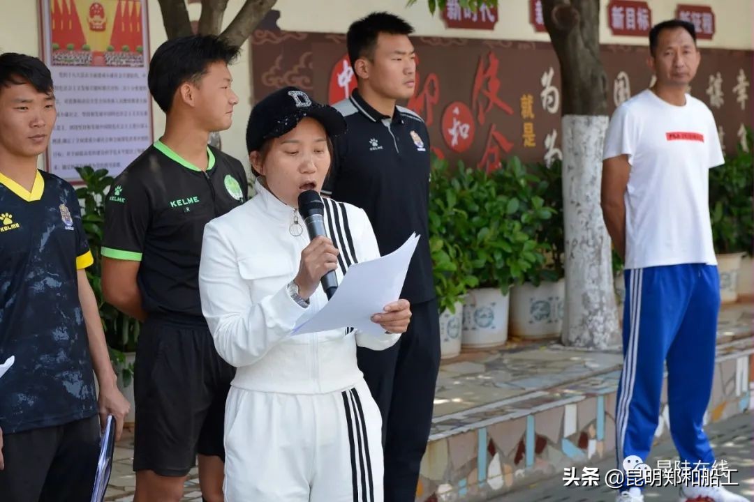 有限的场地无限的足球--新迎二小首届昆陆敦搏杯班级足球联赛开幕