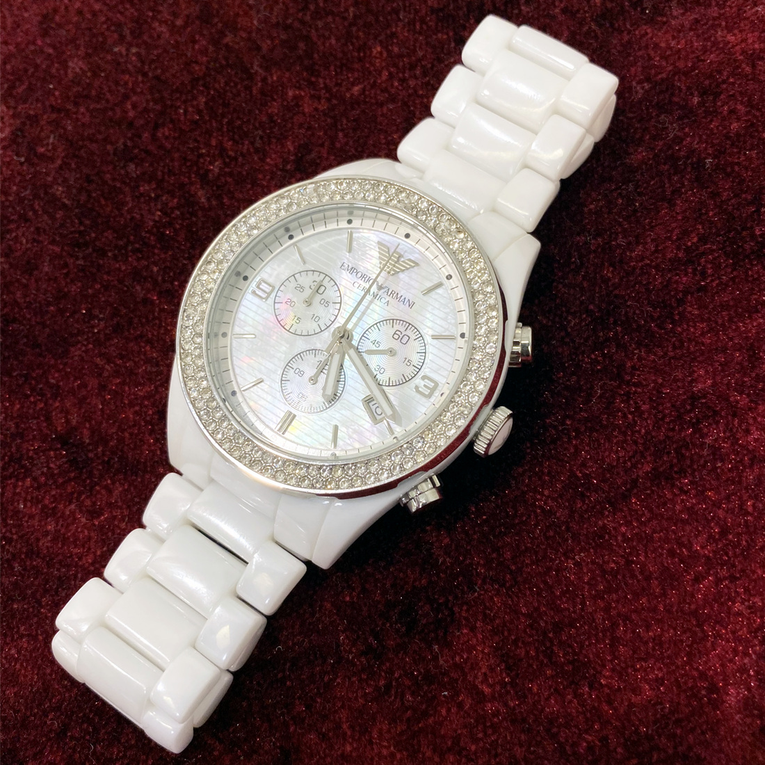 阿玛尼满天星手表,展现魅力的配饰