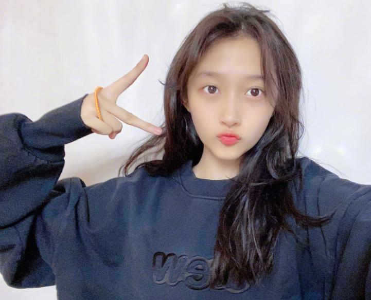 脸长的女生适合什么扎发,脸大发量多的女生适合什么扎发