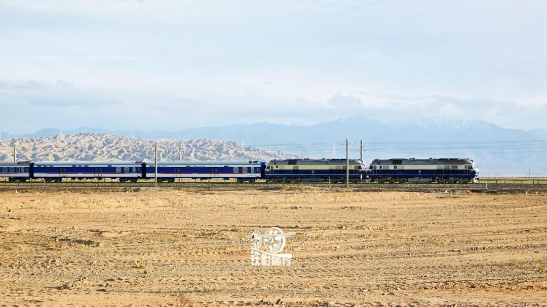 铁影车,东风11型内燃机车照片