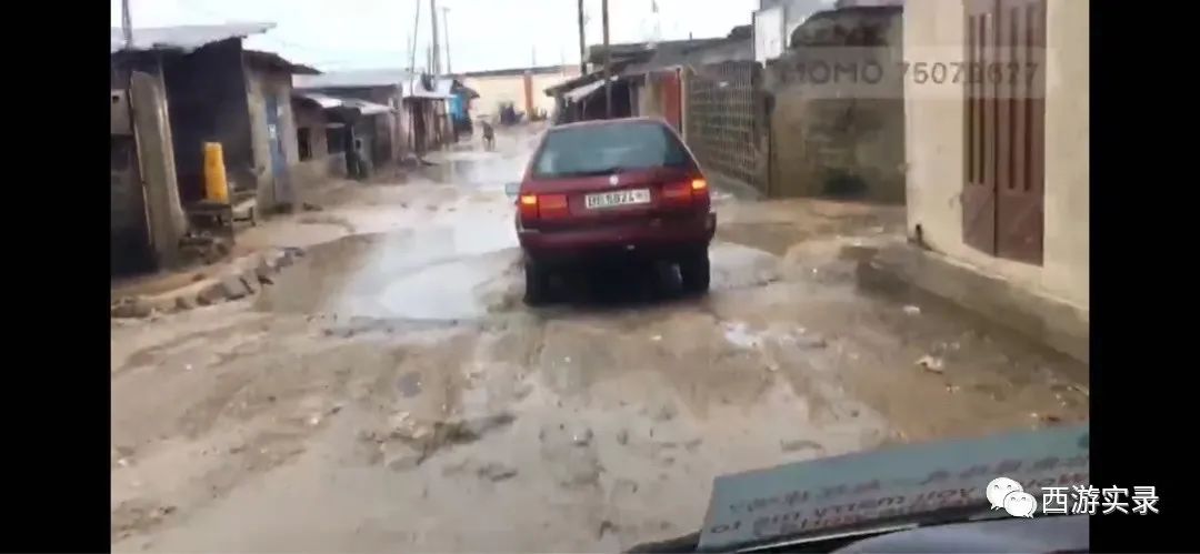 黑人不怕我车上警察，被押机场，和被绑架老乡吃饭，华人酋长宰我