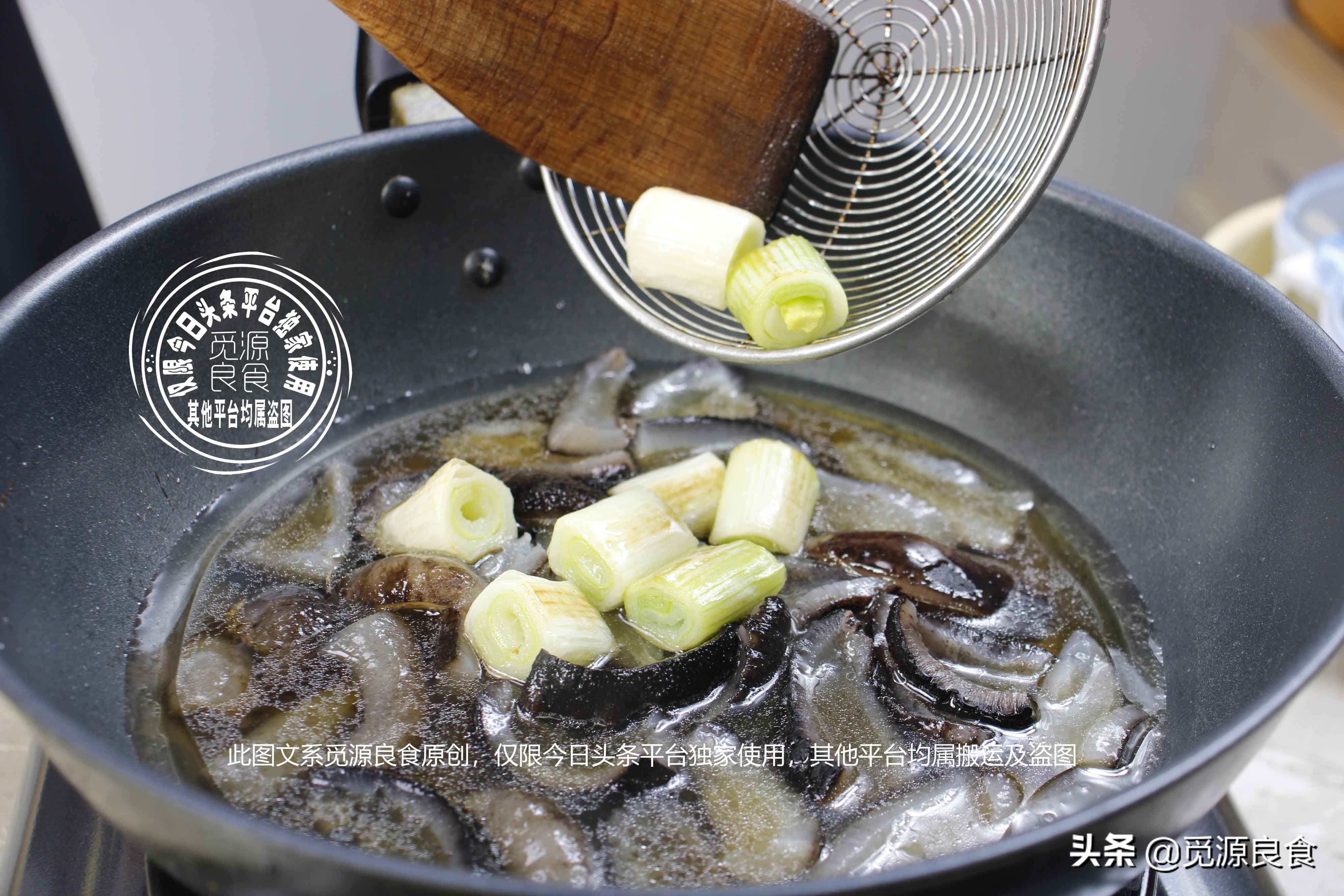 葱烧海参用焯水吗,怎样做葱烧海参才好吃