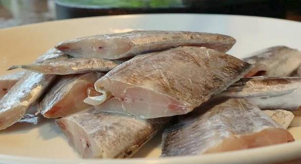 炸鱼怎样炸才好吃又酥脆,炸鱼要怎么炸才会又酥又脆