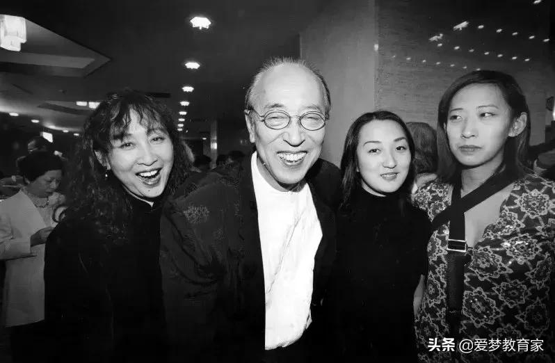 亚洲最狂野女导演,一年出3部新片,半个演艺圈为她站台