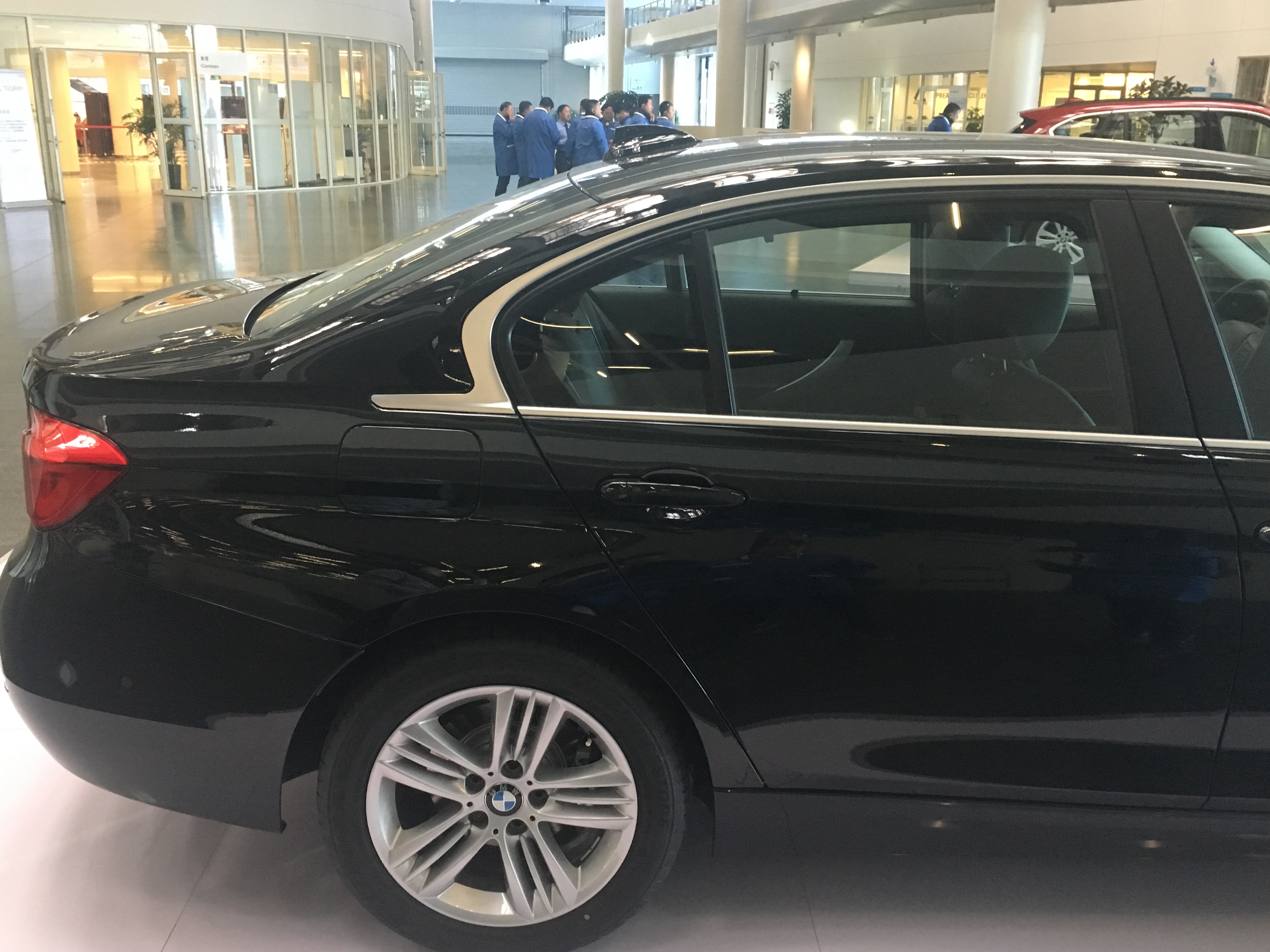 宝马3系325li曜夜运动版2023操控,宝马3系325li运动版长轴操控说明