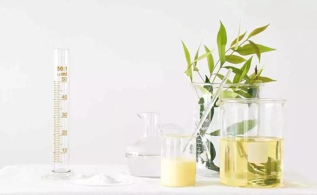 精油为什么要和面霜混合才好用,精油为什么会比眼霜更有效果呢