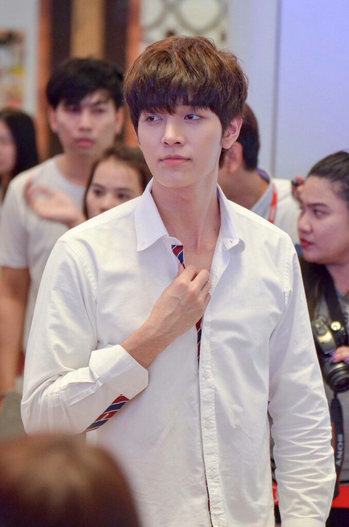 他泰韩系少年:关大爷洪34典型代表包包酷爱韩风穿搭