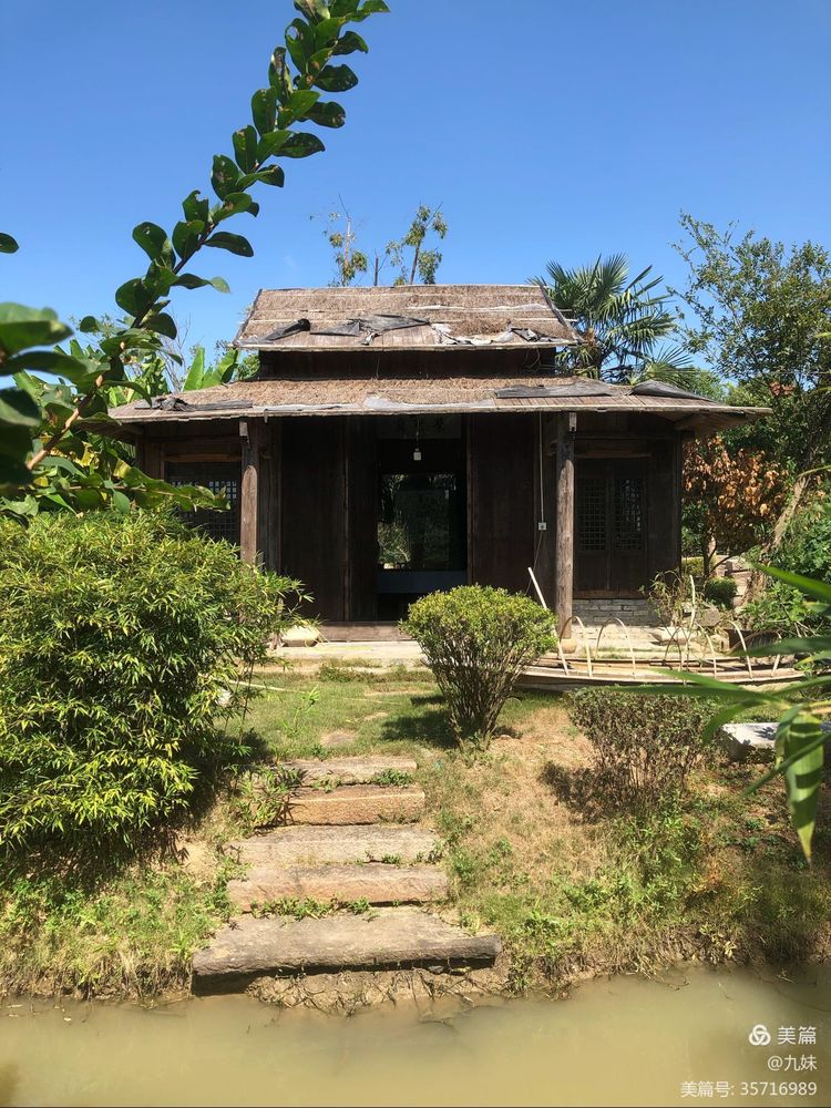 走进风雅石园，位于王店镇聚宝湾景区里