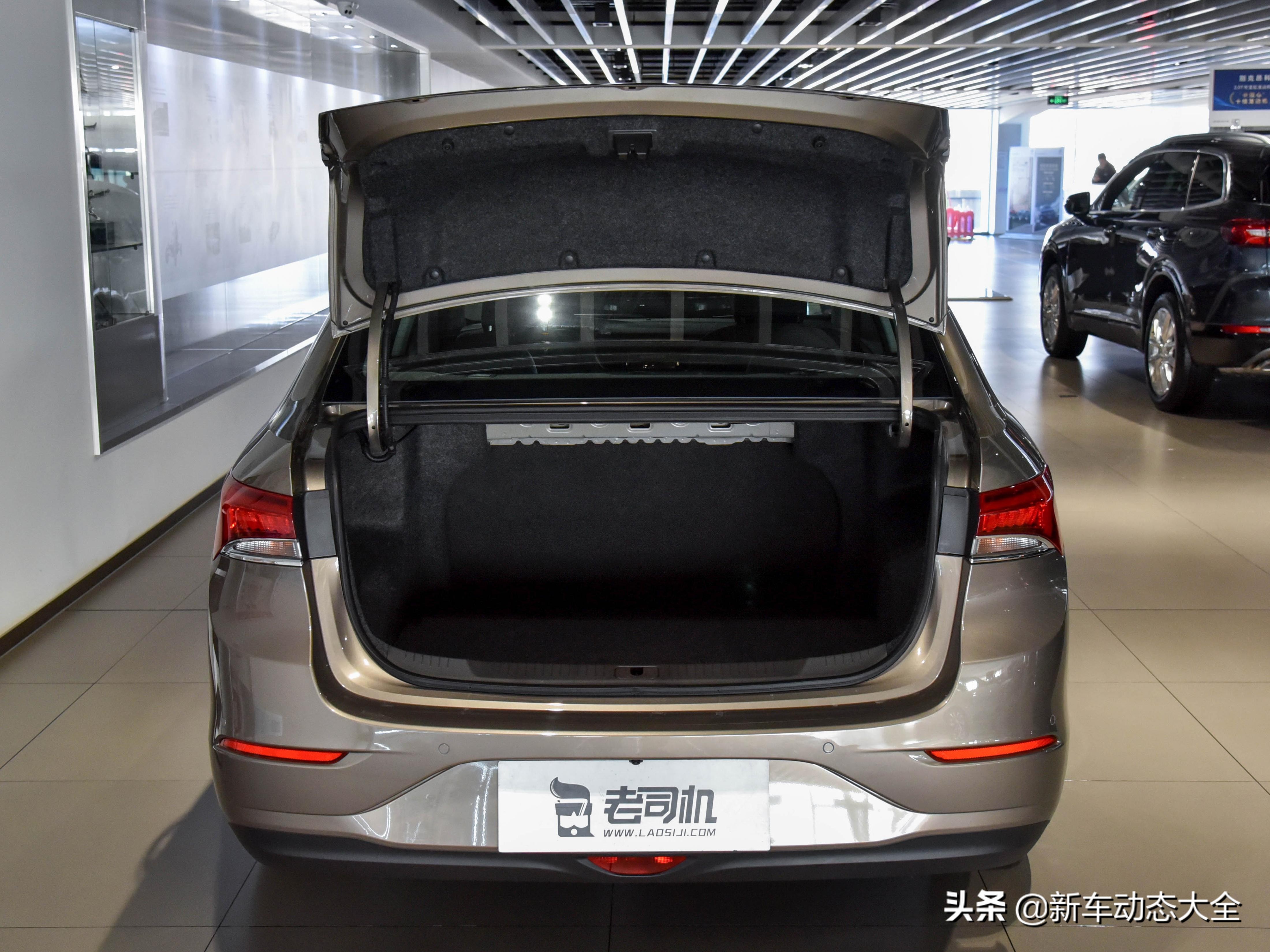 油耗5.3L低价入门合资家轿，增压自动挡大三厢，带你看别克英朗