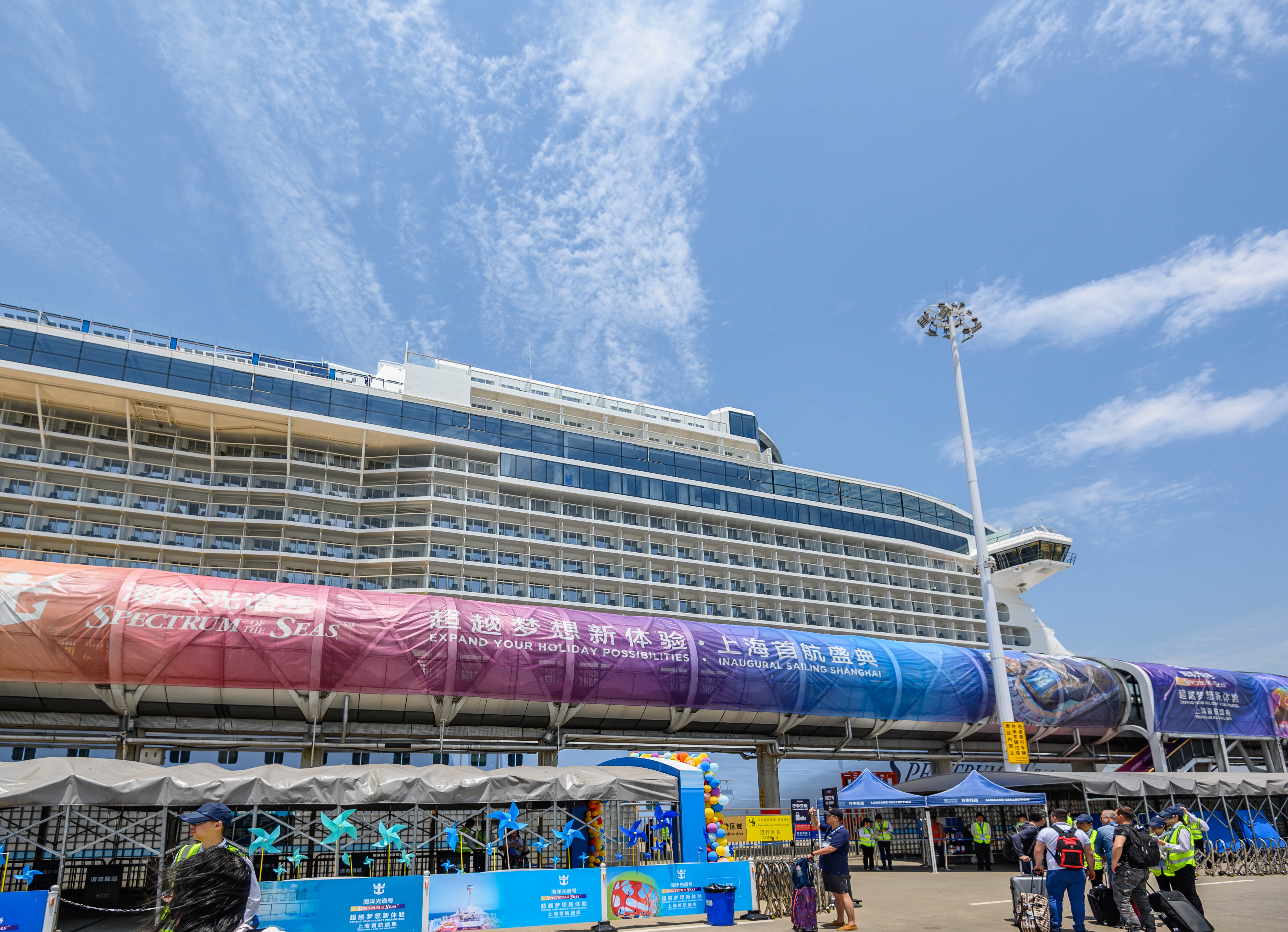 世界第一艘豪华邮轮,世界最大豪华邮轮首航