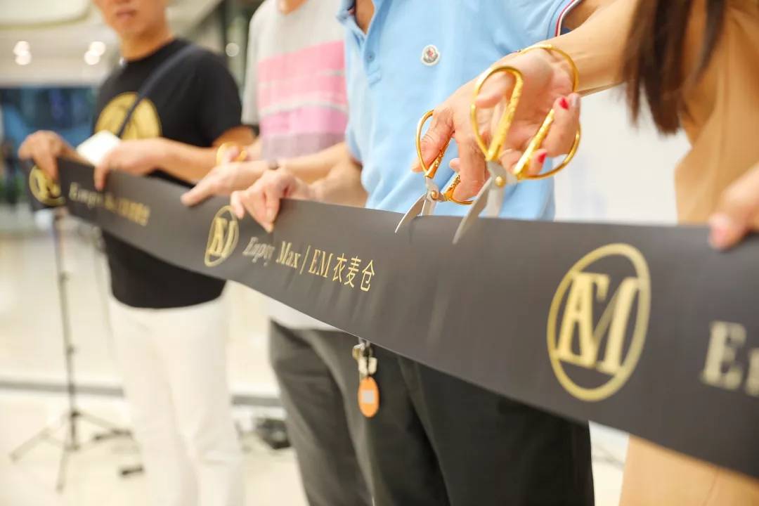 藏不住了！温州万达衣麦仓“时尚基地”，潮人们都去打卡啦