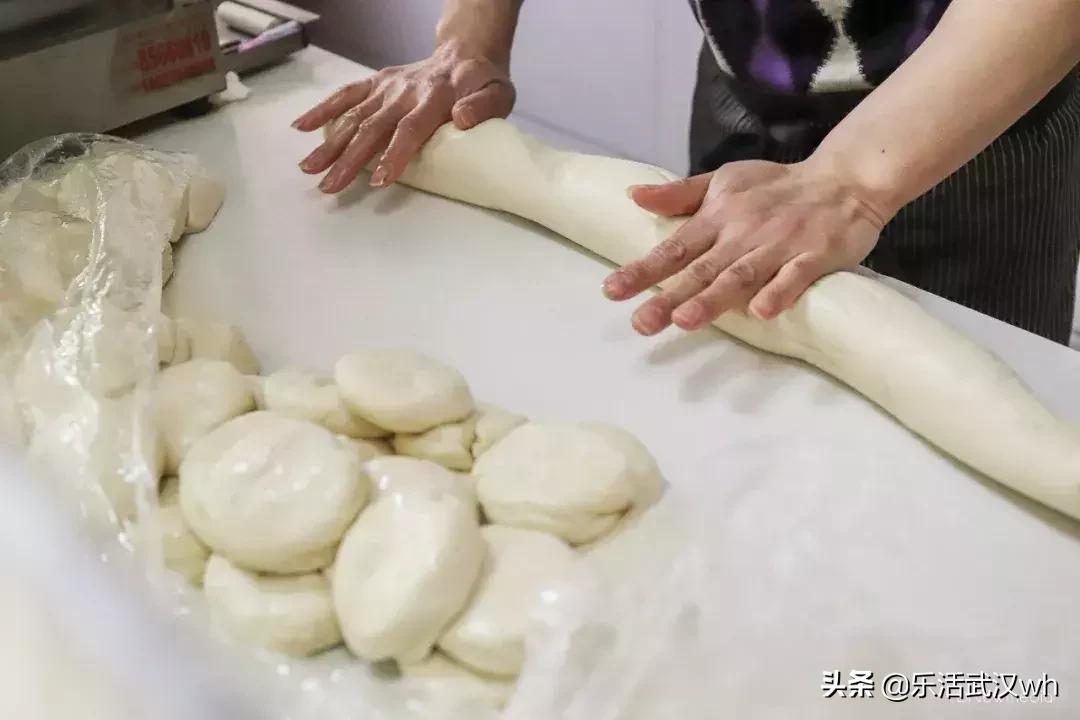 水塔街羊肉串卷饼,武汉江汉路水塔街卷饼