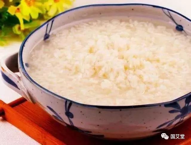 睡前泡脚是防脚寒的养生妙方,人泡脚的养生方法